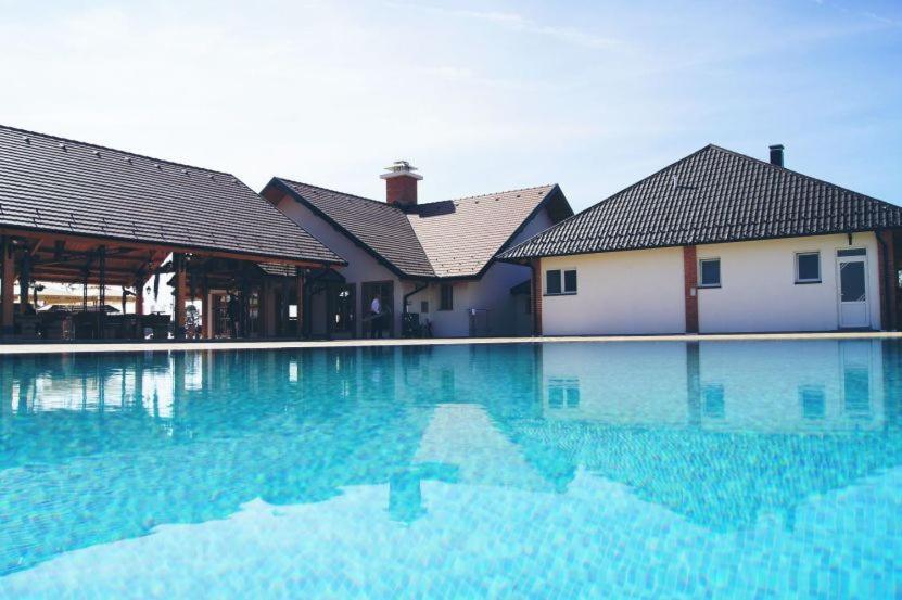 Hotel Intergaj Bijeljina Exteriör bild