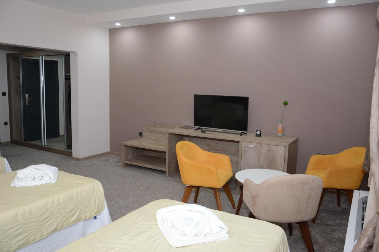 Hotel Intergaj Bijeljina Exteriör bild