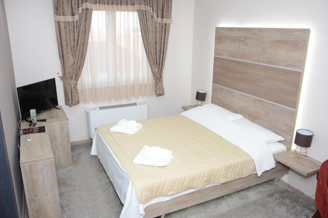 Hotel Intergaj Bijeljina Exteriör bild